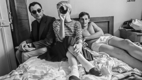 Пистолет, и девушка, и все-все-все: «Новая волна» Ричарда Линклейтера добралась из Канн до России Пистолет, и девушка, и все-все-все: «Новая волна» Ричарда Линклейтера добралась из Канн до России